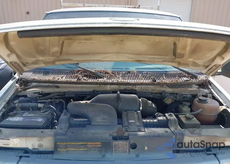 2000 Ford E-150 Commercial/Recreational z USA, uszkodzony, nr VIN 1FTRE1422YHB09812